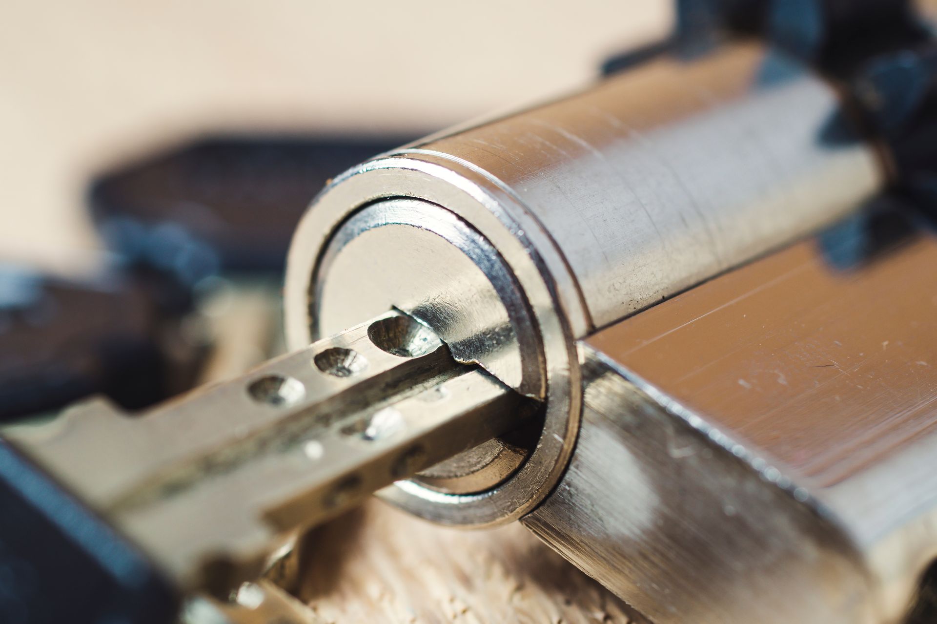 Serrures et cles en boutique Tram Tech Lyon 7